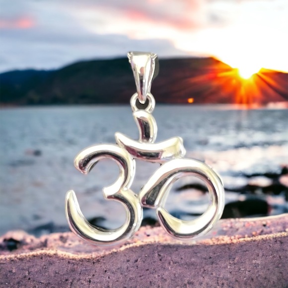 925 sterling silver yoga, Om symbol religious charm necklace pendant first sound - Picture 3 of 4